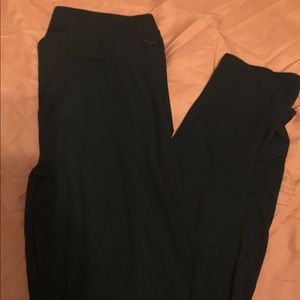 Black leggings. Size M. PINK.